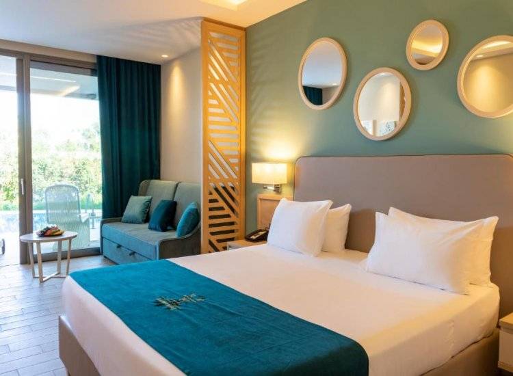 Almyros Beach Resort and Spa 